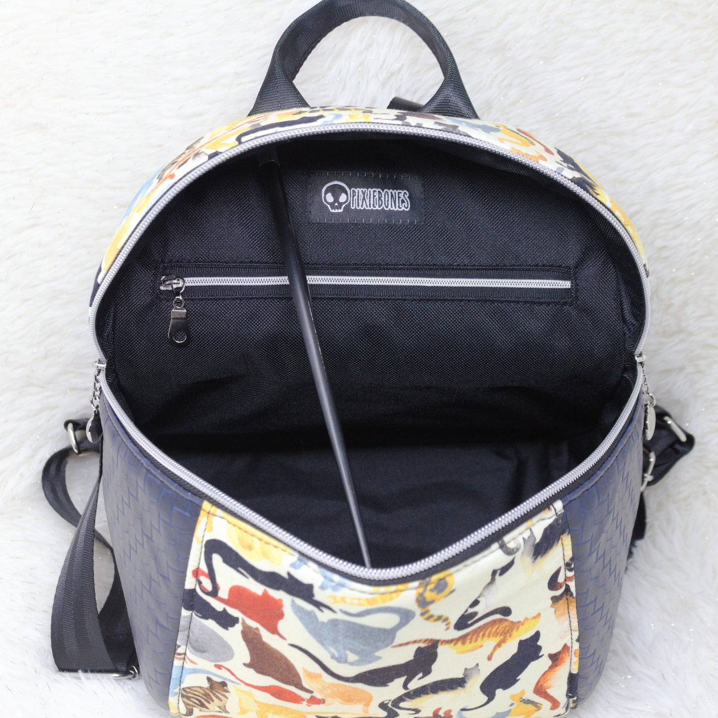 Feline Silhouette Loly Backpack