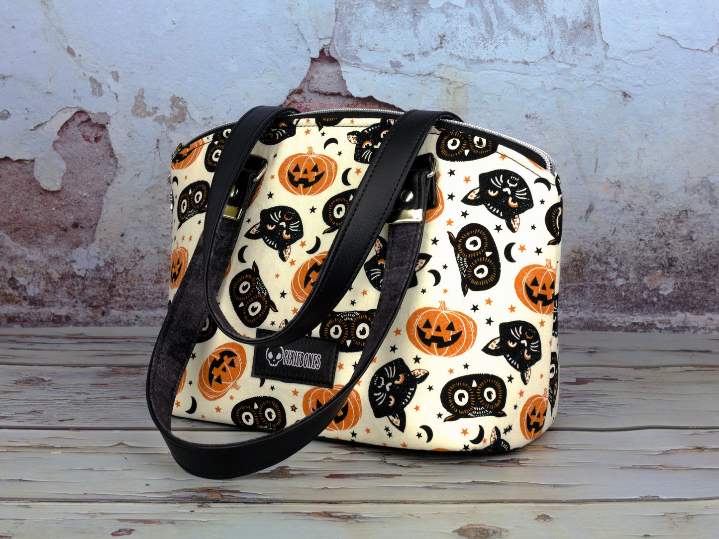 Light Retro Halloween Lola Handbag