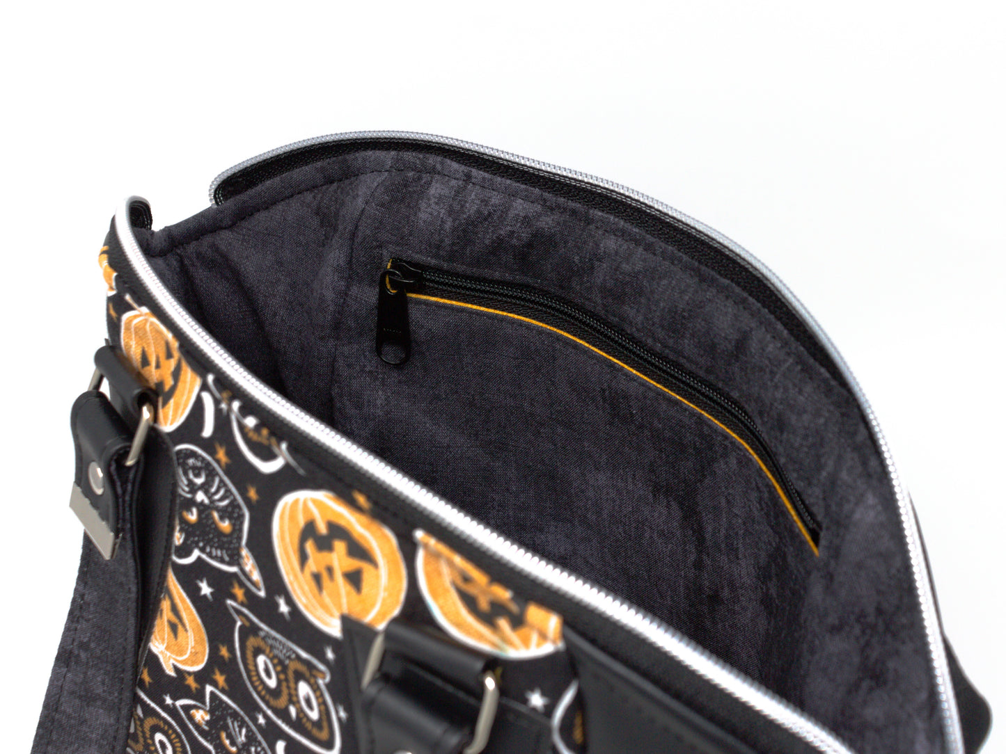 Dark Retro Halloween Annette Handbag