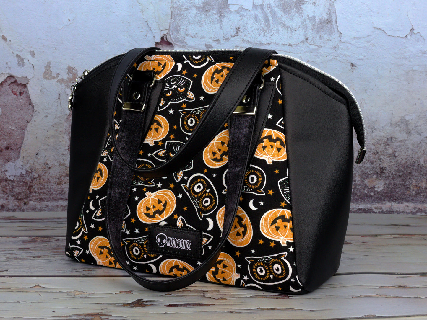 Dark Retro Halloween Annette Handbag