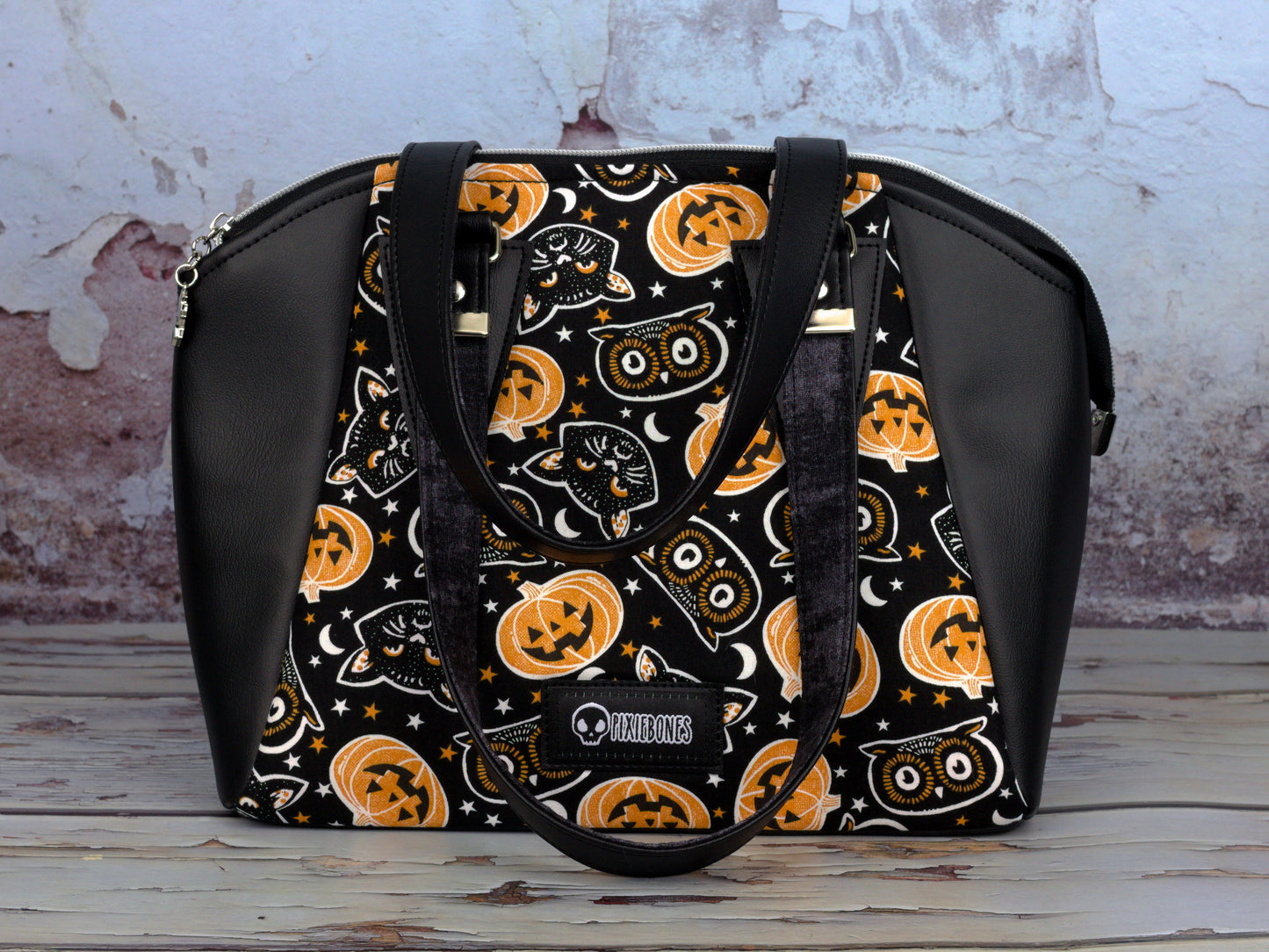Dark Retro Halloween Annette Handbag