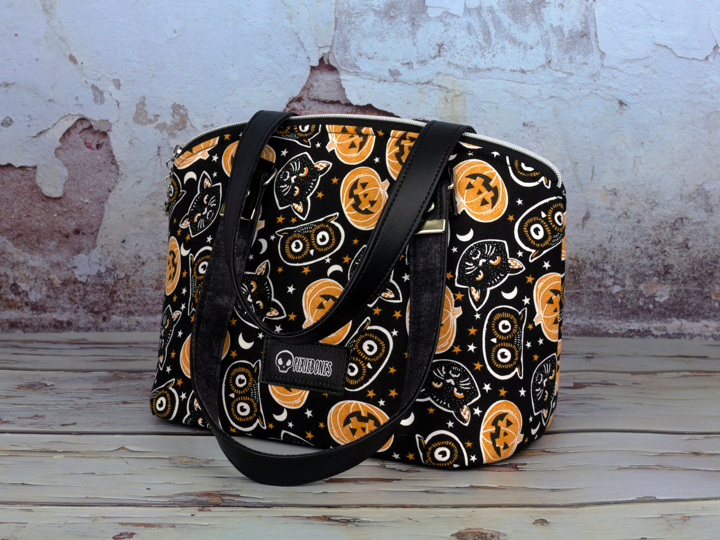 Dark Retro Halloween Lola Handbag